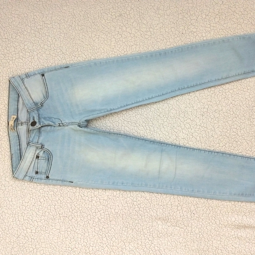 Super cute jeans! Used just a couple of times.